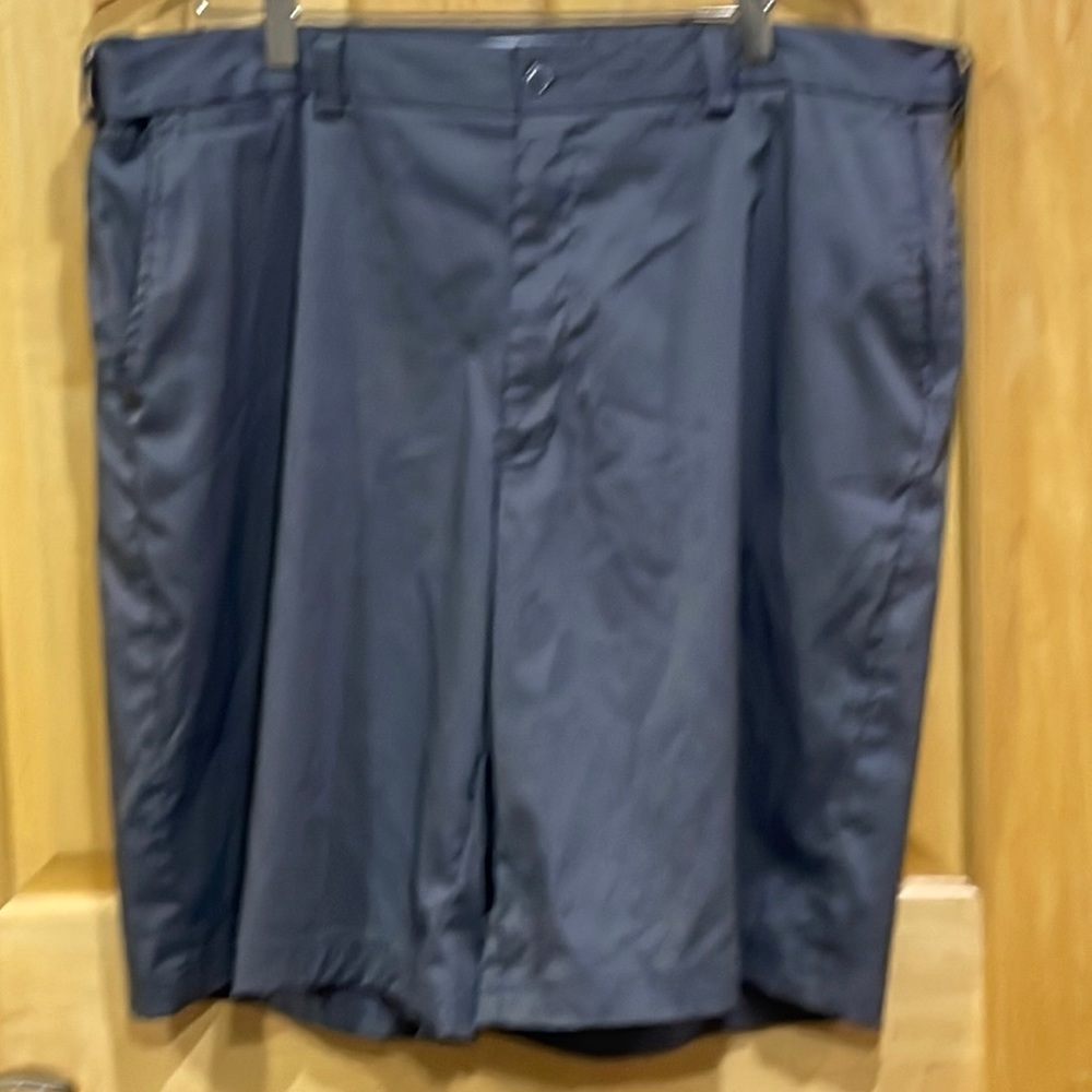 Cypress Club gray shorts size W40 inseam 11 inches
